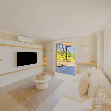 Charming A C House 2br 4p - *