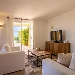 Charming A C House 2br 4p - *