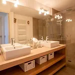 公寓 Charming A C House 2br 4p - *