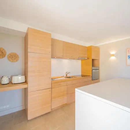 Charming A C House 2br 4p - *