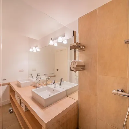 公寓 Charming A C House 2br 4p - *